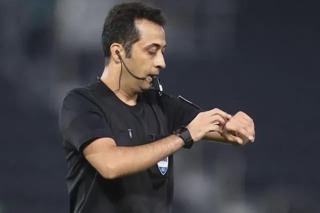 國足VS澳洲，39歲名哨曾罰中超2人，6.7萬人觀戰。