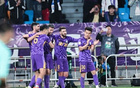 記者：天津賽區無燈光秀，教練隊員低調慶祝勝利。