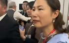 網傳藍衣女挑釁沖突，非北京女記者劉茹，涉事球迷已拘留。