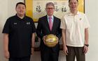 楊鳴、小劉受邀領館，遼籃外援選擇非美，未來更便利。