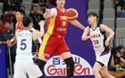 中國女籃大勝22分，韓旭張子宇強勢內線，優勢明顯。