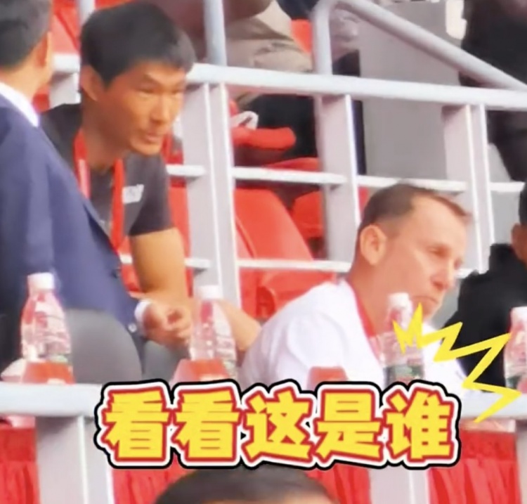 久爾杰維奇現(xiàn)身鹽城,現(xiàn)場觀看中國U22國足vs韓國