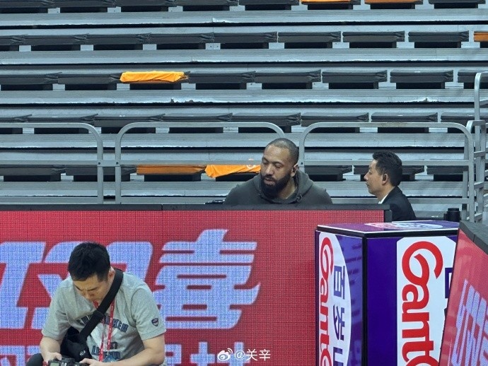 今晚不打?廣東主場迎戰(zhàn)廣廈 吉倫沃特一身便裝現(xiàn)身球館