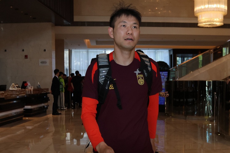 李源一3次助攻位居助攻榜榜首,李璇:再看伊萬發言覺得有種錯亂