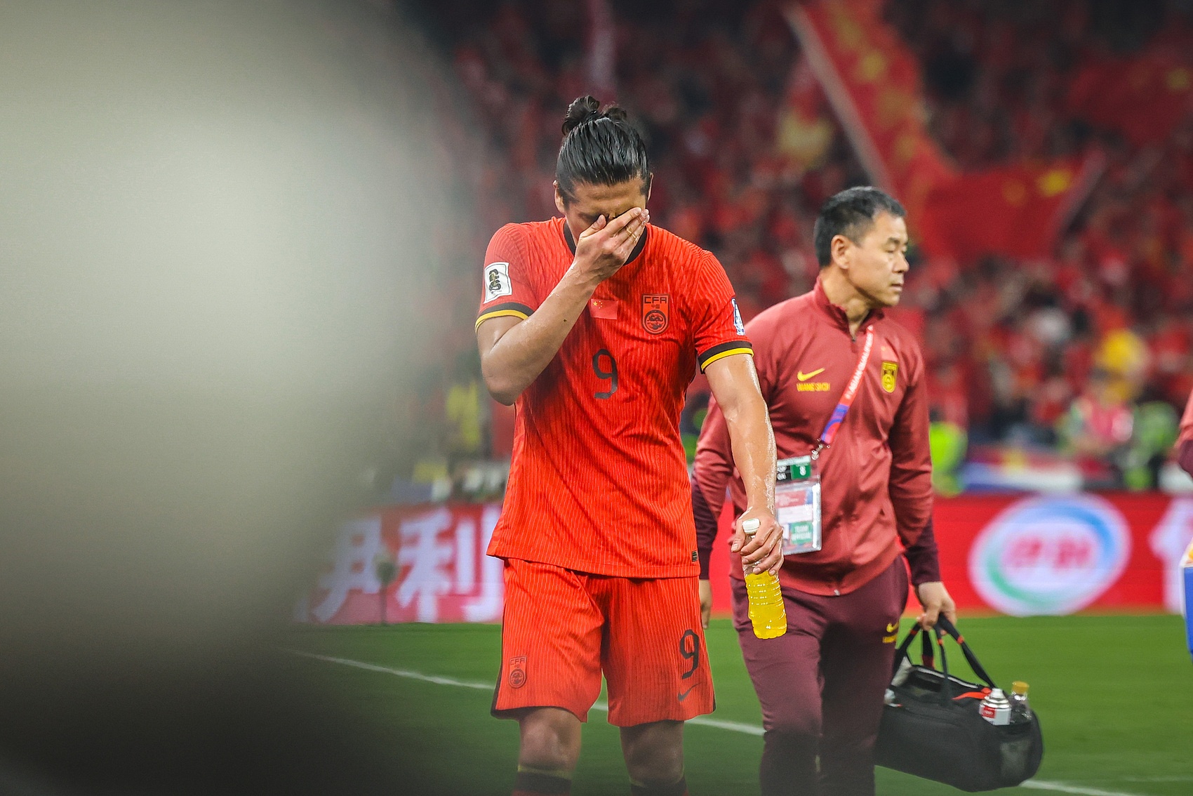 中國體育報:中澳兩隊各占半場優勢 機會能否轉為進球是實力體現